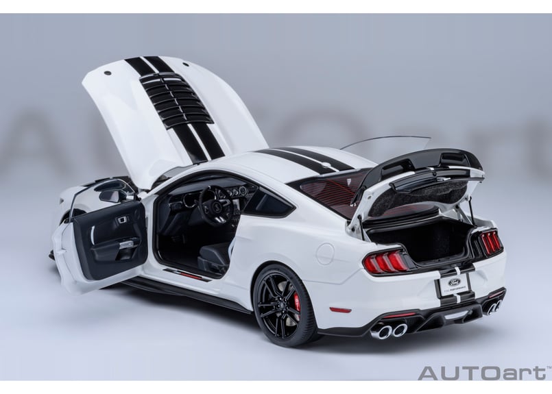 AUTOart 1/18 フォード マスタング シェルビー GT500 （ホワイト