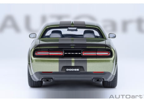 AUTOart 1/18　ダッジ チャレンジャー SRT ジェイルブレイク 2022 （メタリック・グリーン／カーボンブラック・ストライプ ＜F8 GREEN＞）　71761