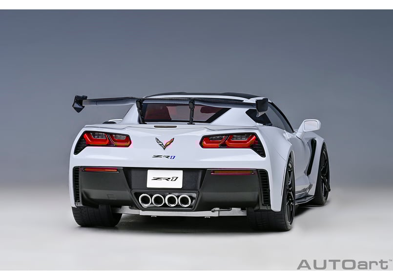 爆買い AUTOart 1/18 (グレー ZR1 (C7) コルベット シボレー 乗用車