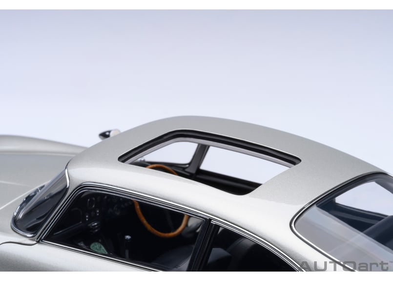 AUTOart 1/18 アストンマーチン DB5 「007/ゴールドフィンガー AUTOart 1/18 アストンマーチン DB5 「007/ゴールドフィンガー