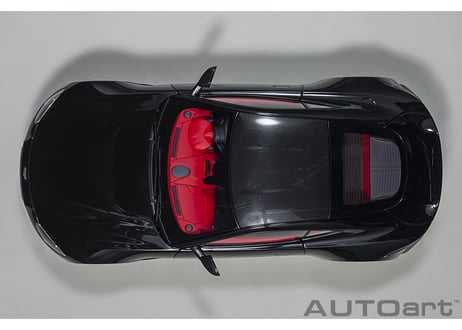 AUTOart 1/18　アストンマーチン ヴァンテージ 2019 （ブラック／カーボンブラック・ルーフ）　70275