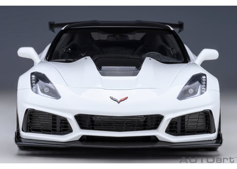 AUTOart 1/18　シボレー コルベット （C7） ZR1 （ホワイト）　71270