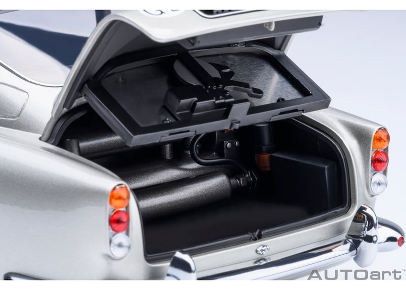 AUTOart 1/18 アストンマーチン DB5 「007/ゴールドフィンガー AUTOart 1/18 アストンマーチン DB5 「007/ゴールドフィンガー
