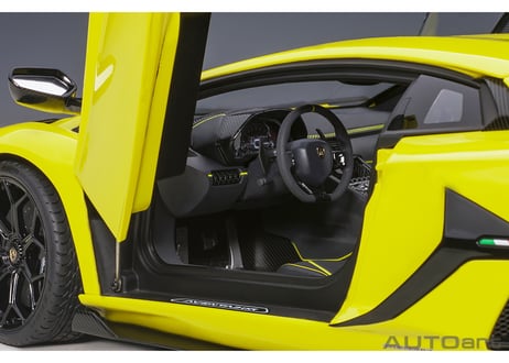 AUTOart 1/18　ランボルギーニ アヴェンタドール SVJ （パール・イエロー）　79175