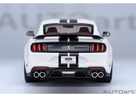 AUTOart 1/18　フォード マスタング シェルビー GT500 （ホワイト／ブラック・ストライプ）　73095