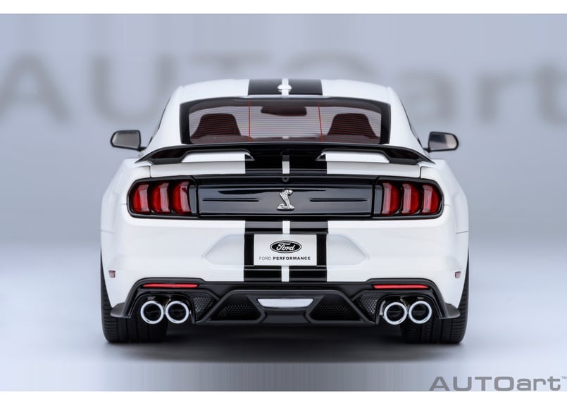 シェルビー マスタング GT500 (1/18) レッド/ホワイトストライプ Amazon | Solido 2020 フォード マスタング シェルビー GT500 レッドと