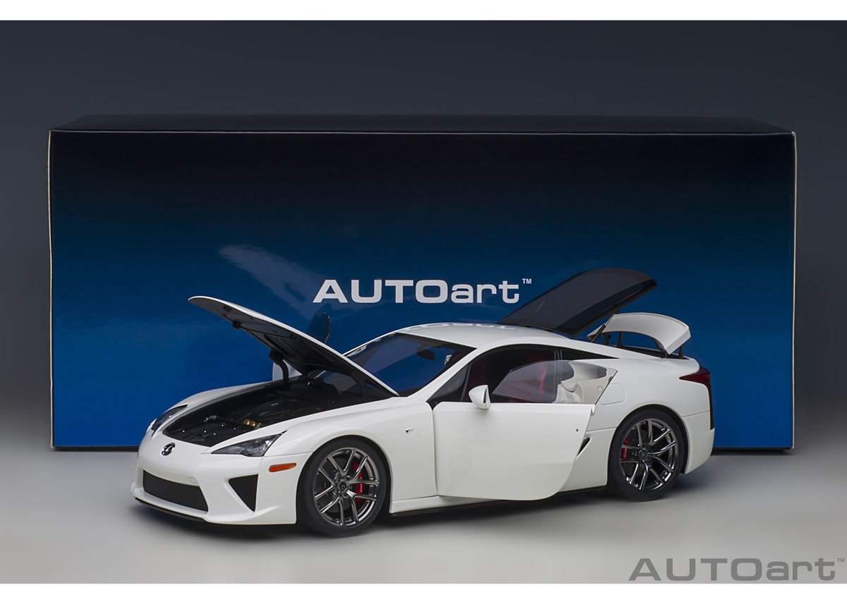 レクサスLFA 1/18ミニカー ホワイト Lexus LFA Whitest White with Carbon Top 1/18 Model Car by