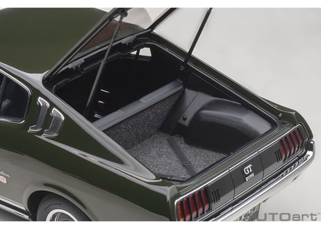 AUTOart 1/18　トヨタ セリカ リフトバック 2000GT （RA25） 1973 （モスグリーン）　78768