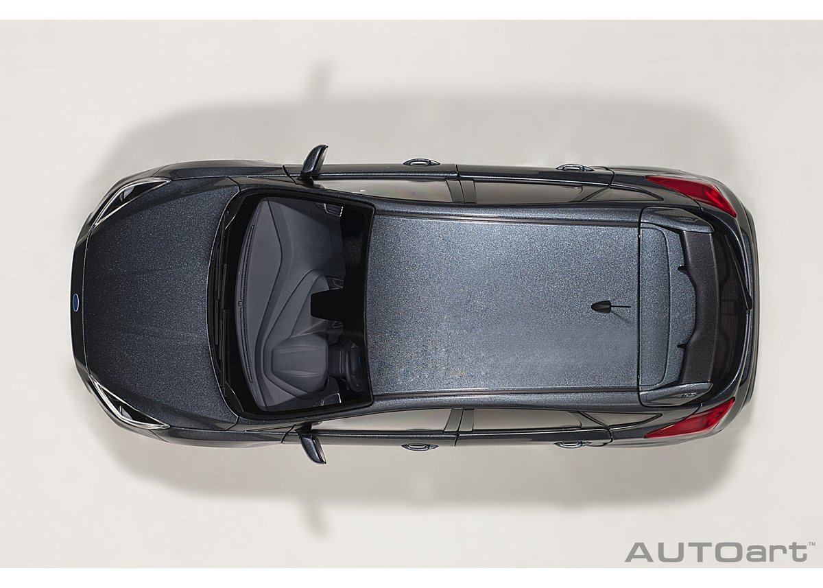 AUTOart 1/18 フォード フォーカス RS (メタリック・グレー AUTOart 1/18 フォード フォーカス RS (メタリック・グレー