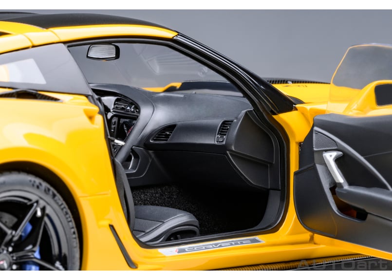 AUTOart 1/18 シボレー コルベット （C7） ZR1 （イエロー