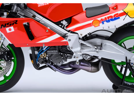 AUTOart 1/12　ホンダ NSR500 WGP500 #56 「バリバリ伝説」 （「巨摩 郡」 ヘルメット付属）　12566