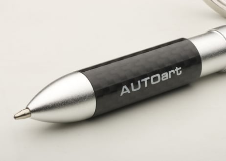 AUTOart  リトラクタブル・カーボンファイバー ボールペン キーチェーン　42011