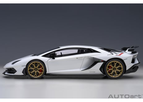 AUTOart 1/18　 ランボルギーニ アヴェンタドール SVJ （パール・ホワイト）　79217