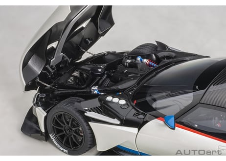 AUTOart 1/18　アストンマーチン ヴァルカン （メタリック・ホワイト／ブルー&レッド・ストライプ）　70261