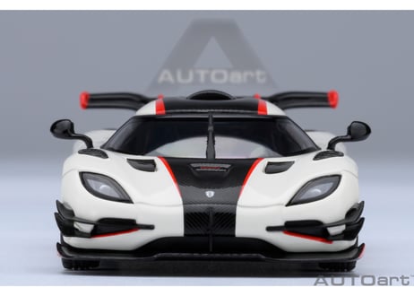 AUTOart 1/64　ケ－ニグセグ One：1 （ホワイト／カーボン・ブラック／レッド）　20041