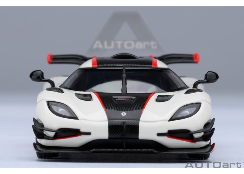 AUTOart 1/64 ケ-ニグセグ One:1 (ホワイト/カーボン AUTOart 1/64 ケ-ニグセグ One:1 (ホワイト/カーボン