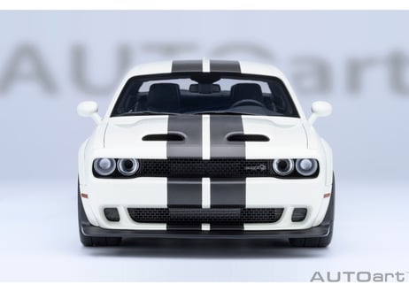 AUTOart 1/18　ダッジ チャレンジャー SRT スーパー ストック 2023 （ホワイト／カーボンブラック・ストライプ ＜KNUCKLE WHITE＞）　71766