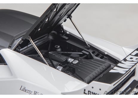 AUTOart 1/18　 リバティーウォーク LB‐シルエット ワークス ランボルギーニ ウラカン GT （ホワイト）　79125