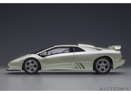 AUTOart 1/18　ランボルギーニ ディアブロ SE30 イオタ （BALLOON WHITE／パール・ホワイト）　79141