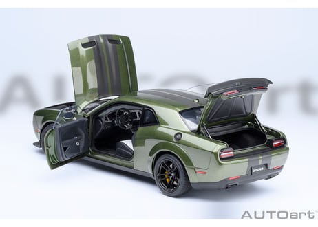 AUTOart 1/18　ダッジ チャレンジャー SRT ジェイルブレイク 2022 （メタリック・グリーン／カーボンブラック・ストライプ ＜F8 GREEN＞）　71761
