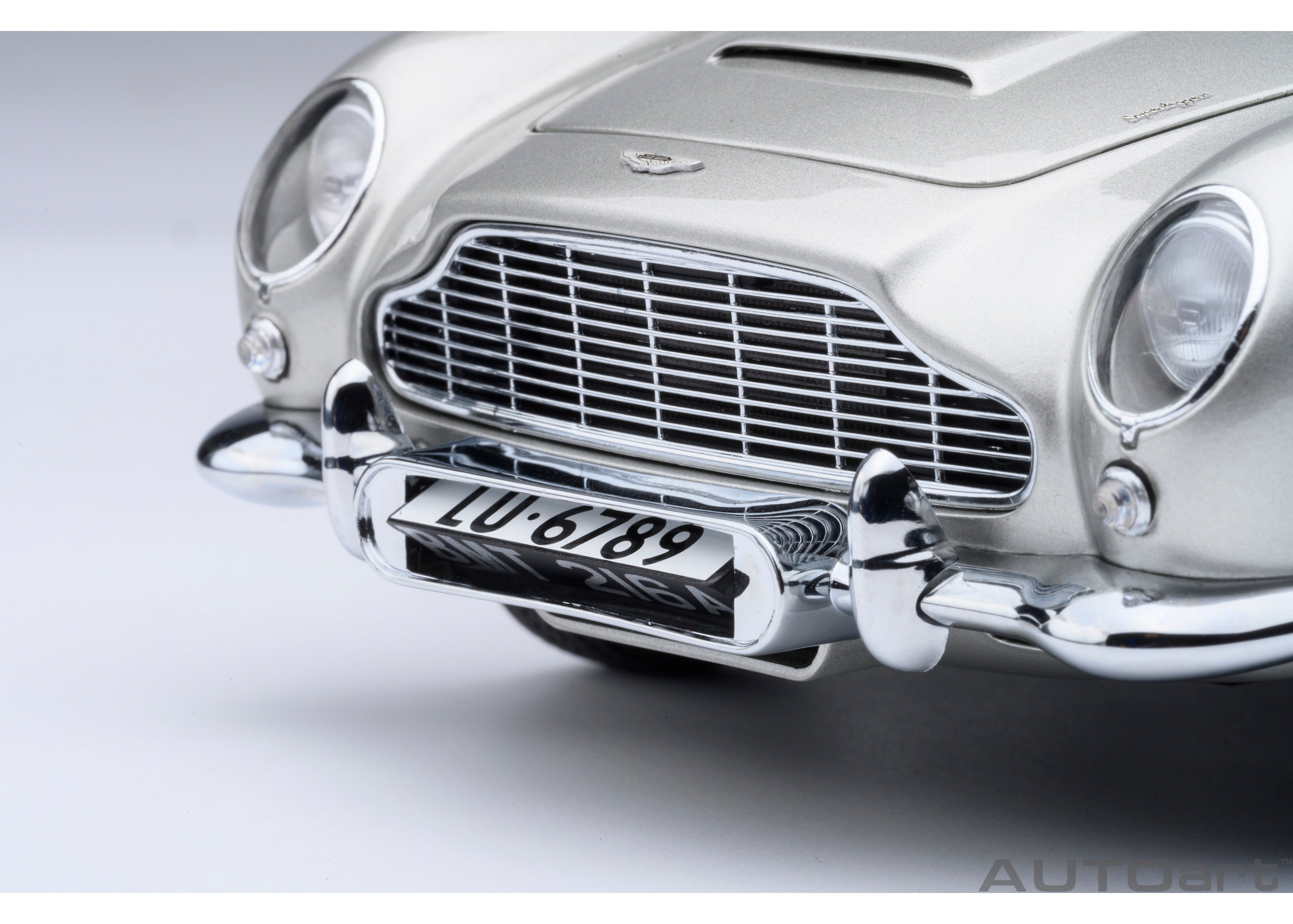 AUTOart 1/18 アストンマーチン DB5 「007／ゴールドフィンガー