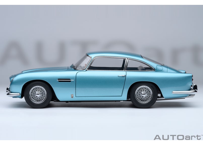 格安販売の AUTOart (ライトブルー・パール DB5 アストンマーチン 1/18 ミニカー