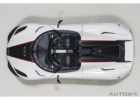 AUTOart 1/18　ケーニグセグ レゲーラ （ホワイト／カーボンブラック／レッド）　79027