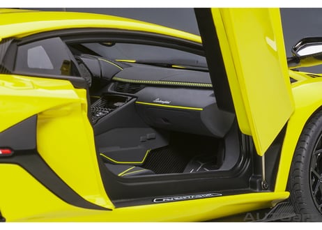 AUTOart 1/18　ランボルギーニ アヴェンタドール SVJ （パール・イエロー）　79175