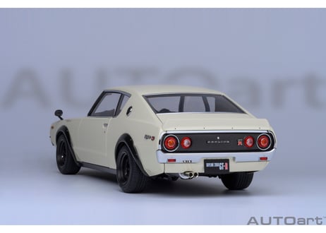AUTOart 1/18　日産 スカイライン 2000GT-R （KPGC110） チューンド・バージョン （ホワイト）　77467