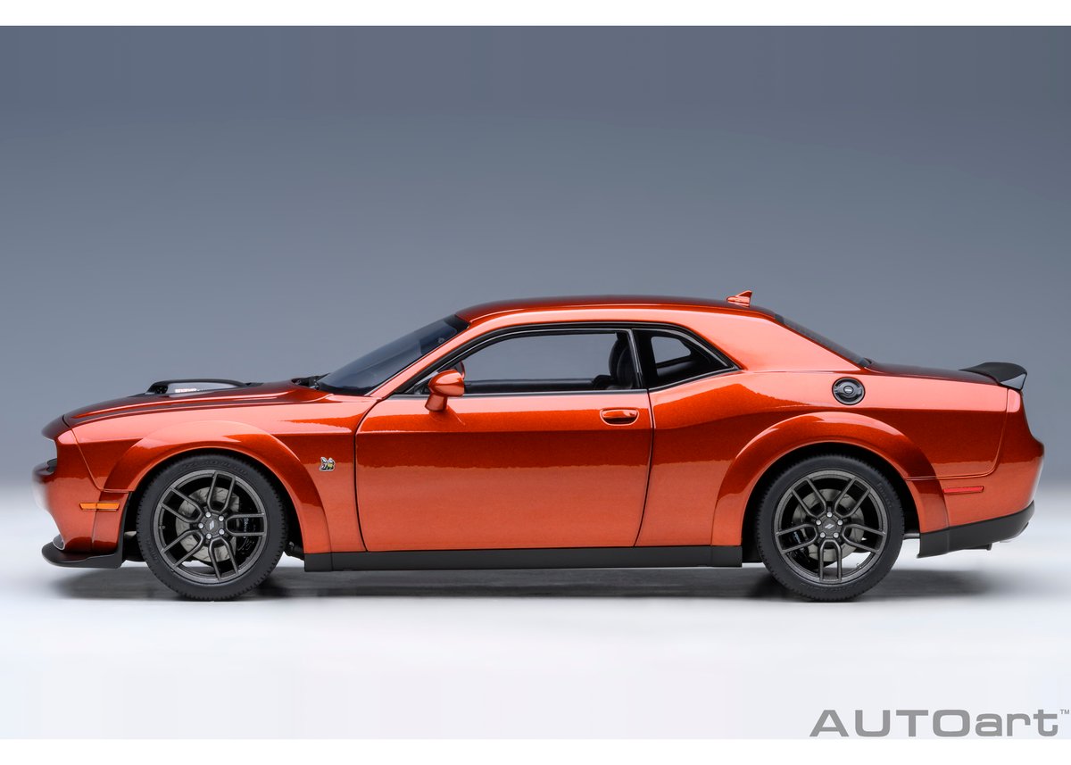 AUTOart 1/18 ダッジ チャレンジャー R/T スキャットパック AUTOart 1/18 ダッジ チャレンジャー R/T スキャットパック