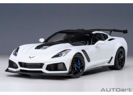 AUTOart 1/18　シボレー コルベット （C7） ZR1 （ホワイト）　71270