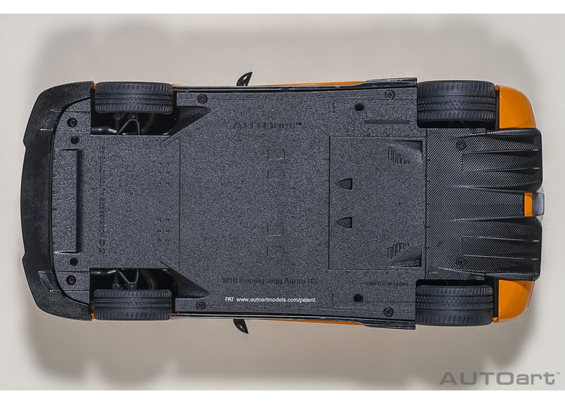 AUTOart 1/18 ケーニグセグ アゲーラ RS (オレンジ/カーボン AUTOart 1/18 ケーニグセグ アゲーラ RS (オレンジ/カーボン