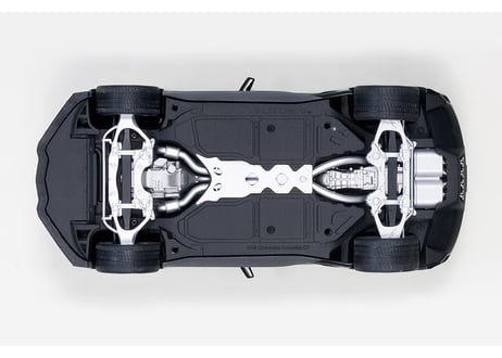 AUTOart 1/18　シボレー コルベット (C7) グランスポーツ (ブラック／ホワイト・ストライプ) ※イエロー・ハッシュマーク　71273