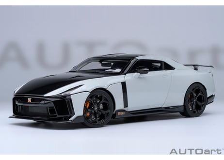 AUTOart 1/18　NISSAN GT-R50 by ITALDESIGN （メタリック・ホワイト／ブラック）　77511