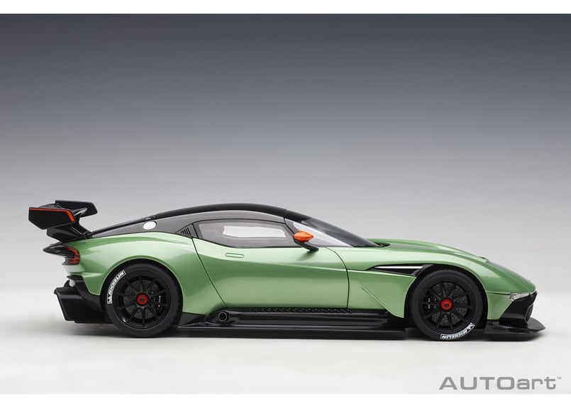 K*A様 1/18 アストンマーチン ヴァルカン　完成品 オートアート コンポジット 1/18 アストンマーティン ヴァルカン