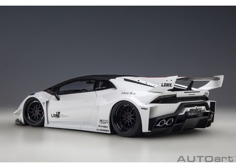 AUTOart 1/18　 リバティーウォーク LB‐シルエット ワークス ランボルギーニ ウラカン GT （ホワイト）　79125