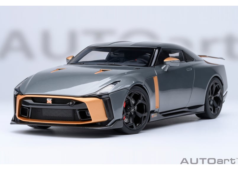 1/18 日産　Nissan GT-R50　カスタム Nissan GT-R50 by Italdesign」とVR38DETT型エンジンを忠実に
