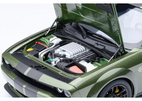 AUTOart 1/18　ダッジ チャレンジャー SRT ジェイルブレイク 2022 （メタリック・グリーン／カーボンブラック・ストライプ ＜F8 GREEN＞）　71761