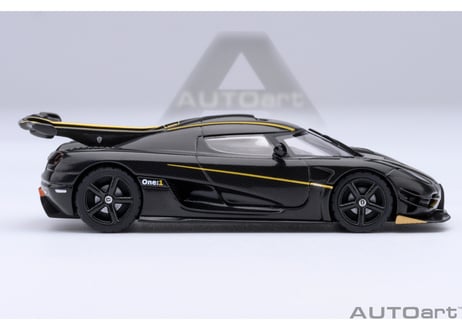 AUTOart 1/64　ケ－ニグセグ One：1 （カーボン・ブラック／ゴールド）　20043