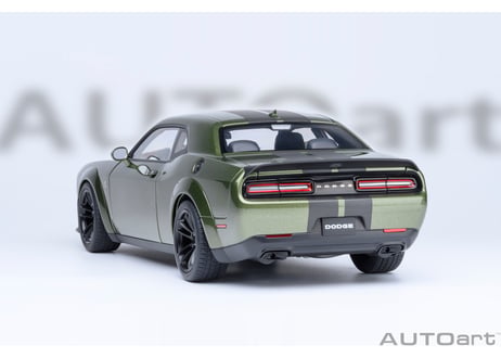AUTOart 1/18　ダッジ チャレンジャー SRT ジェイルブレイク 2022 （メタリック・グリーン／カーボンブラック・ストライプ ＜F8 GREEN＞）　71761