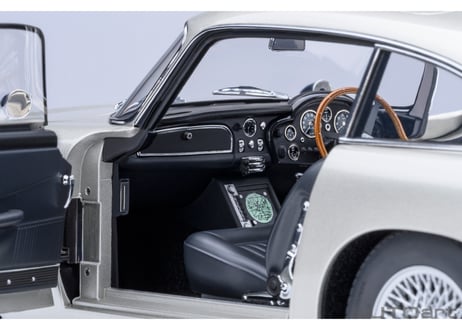 AUTOart 1/18　アストンマーチン DB5 「007／ゴールドフィンガー」 ボンドカー　70296