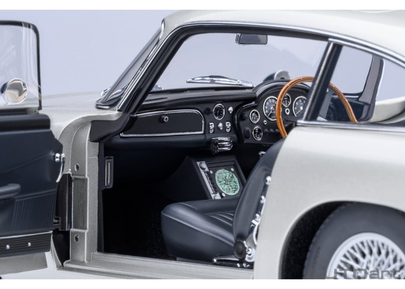 AUTOart 1/18 アストンマーチン DB5 「007/ゴールドフィンガー AUTOart 1/18 アストンマーチン DB5 「007/ゴールドフィンガー