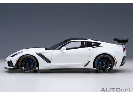 AUTOart 1/18　シボレー コルベット （C7） ZR1 （ホワイト）　71270