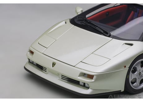 AUTOart 1/18　ランボルギーニ ディアブロ SE30 イオタ （BALLOON WHITE／パール・ホワイト）　79141