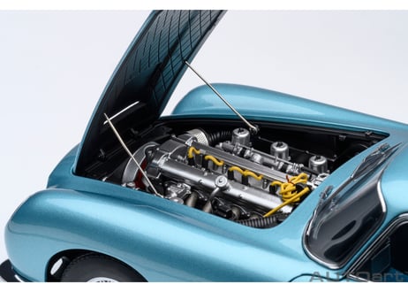 AUTOart 1/18　アストンマーチン DB5 （ライトブルー・パール）　70288