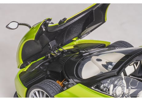 AUTOart 1/18　パガーニ ウアイラ ロードスター （メタリック・ライトグリーン）　78288