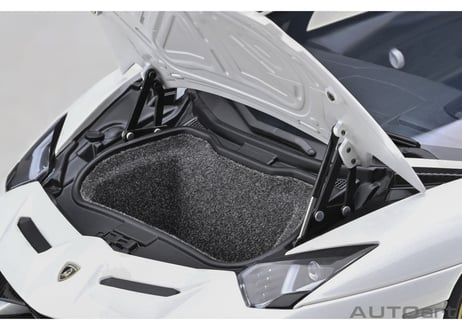 AUTOart 1/18　 ランボルギーニ アヴェンタドール SVJ （パール・ホワイト）　79217