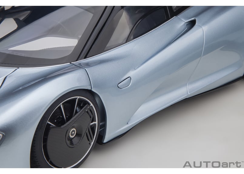 AUTOart 1/18 マクラーレン スピードテール （メタリック・ライト