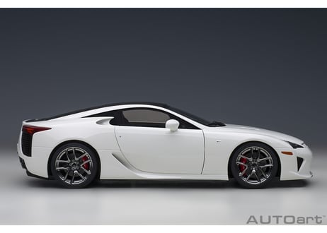 AUTOart 1/18　レクサス LFA （ホワイテスト・ホワイト／ブラック・カーボン）　78851