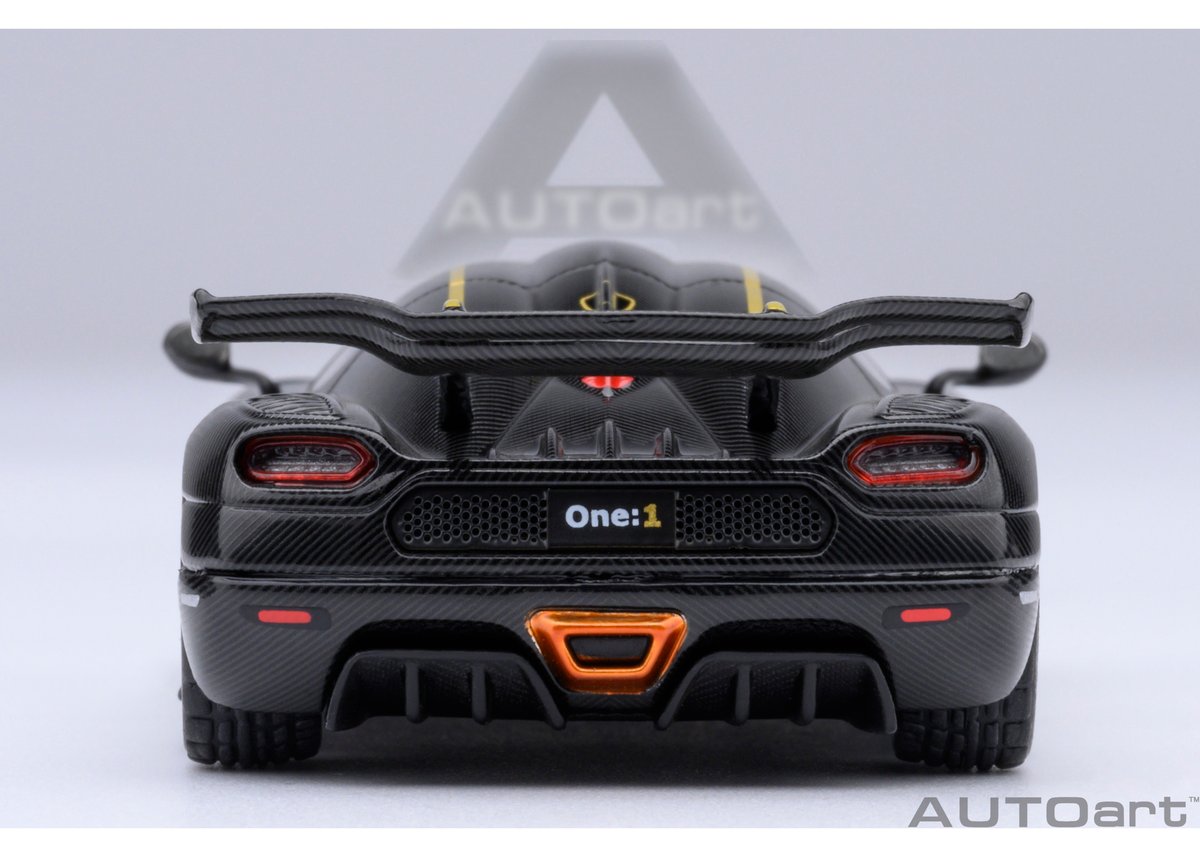 AUTO ART オートアート 1/18 ケーニグセグOne：1カーボンブラック Amazon | AUTO ART オートアート 1/18 ケーニグセグ One：1